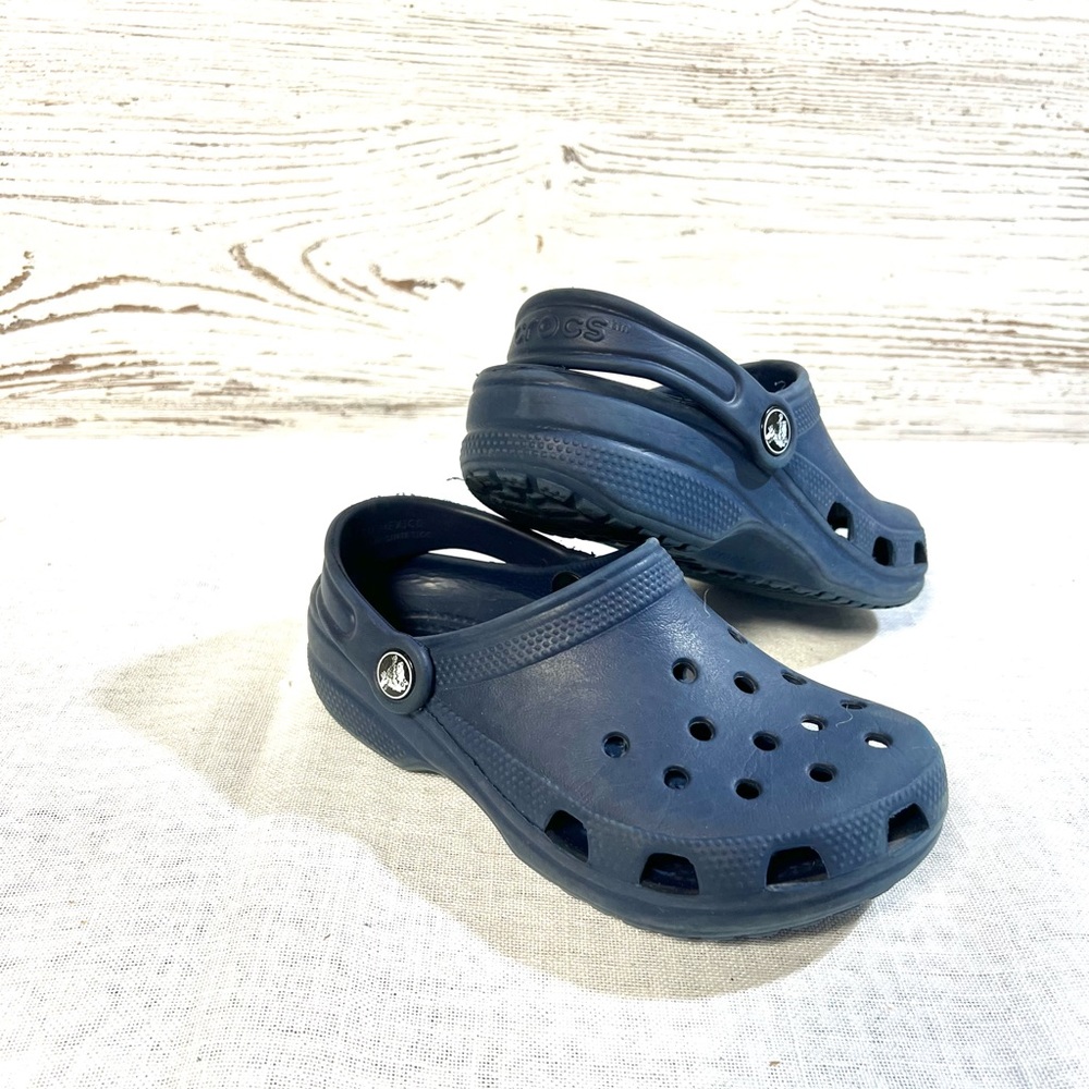 Crocs kids blue size m-1 w-3 kids size